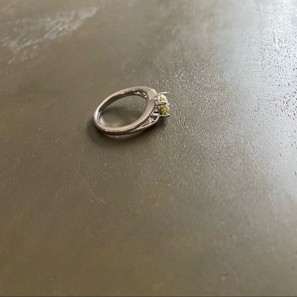 Yellow Round Solitaire Silver split shank band ring - Picture 6 of 6